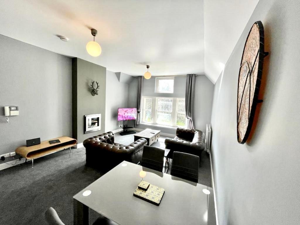 Serviced Accommodation Moray - Lesmurdie House 埃尔金 外观 照片